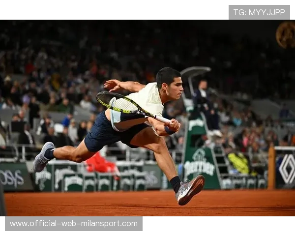 阿卡拉斯再度上演封神击球：引爆篮球世界的传奇时刻