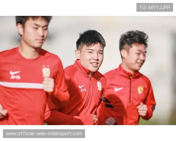 中国足球职业联赛完善球员合同管理，中国足球运动员签约