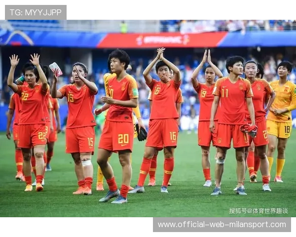 女足球员收入差距问题引发讨论，中国女足球员的工资提高