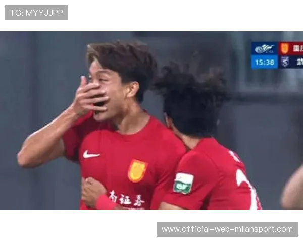 颜骏凌神勇扑出近距离头球，力保海港城门不失